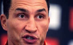 Vladimir Klitschko va défendre le 4 mai à Mannheim (Allemagne) ses titres WBA/IBF/WBO des lourds contre l'Italien Francesco Pianeta, invaincu en combat officiel, a annoncé lundi le management du boxeur ukrainien.