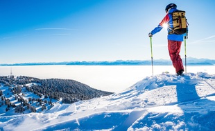 Le sommet de la station des Rousses, dans le Haut-Jura, avec une vue à 360° sur la chaîne des Alpes et le lac Léman.