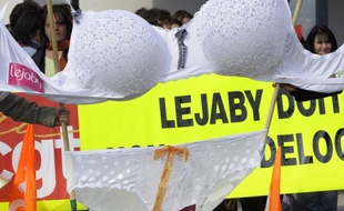 Cinq offres de reprise du fabricant de lingerie Lejaby, placé en redressement judiciaire, ont été déposées, prévoyant de conserver entre 135 et 220 des quelque 450 salariés de la société, a-t-on appris vendredi auprès de l'administrateur judiciaire.