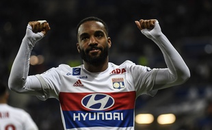 Alexandre Lacazette a été pris par l'émotion samedi, pour ce qui restera très certainement son dernier match sous le maillot de l'OL. PHILIPPE DESMAZES