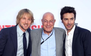 Le producteur hollywodien Arnon Milchan (centre), aux côtés de l'acteur Owen Wilson et du réalisateur de «The Intership», Shawn Levy.