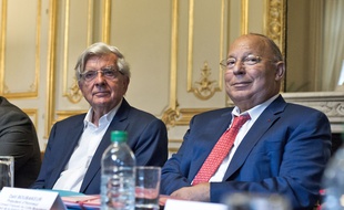 Dalil Boubakeur (à droite) avec Jean-Pierre Chevènement, le 29 août à Paris.