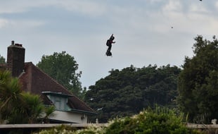 Franky Zapata a son arrivée en Angleterre.