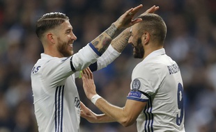 Real Madrid's Karim Benzema, right, celebrates with Sergio Ramos after scoring the opening goal during the Champions League, Group F, soccer match between Real Madrid and Borrusia Dortmund at the Santiago Bernabeu stadium in Madrid, Spain, Wednesday, Dec. 7, 2016. (AP Photo/Francisco Seco)/PW123/16342755325494/1612072214