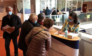 L'accueil du centre de vaccination de l'hôpital privé Confluent, à Nantes.
