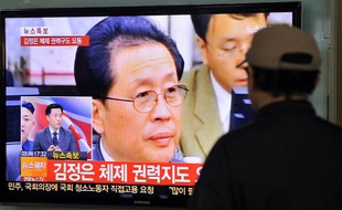 Jang Song-Thaek, oncle de Kim Jong-Un, le leader nord-coréen, apparaît à la télévision, le 3 décembre 2013.