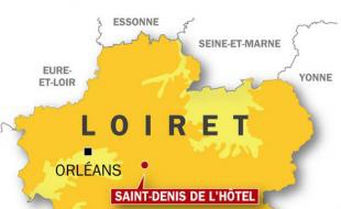 Un parachutiste s'est tué sur un terrain de football jeudi soir en apportant le ballon du match, en s'écrasant sur un groupe de jeunes spectateurs. Un adolescent a été tué, un autre blessé.