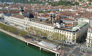 Le Grand Hôtel-Dieu à Lyon, sur les quais du Rhône.
