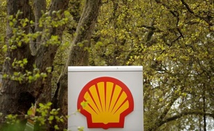 Le groupe anglo-néerlandais Shell a signé avec le chinois CNPC le premier accord d'exploration, de développement et de production de gaz de schiste en Chine, selon un communiqué.
