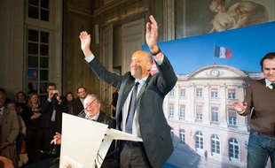 Alain Juppé réélu maire de Bordeaux.