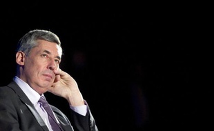 Nicolas Sarkozy "n'a jamais baissé les bras" contre le chômage, a affirmé, vendredi sur Canal+, Henri Guaino, son conseiller spécial, même s'il a reconnu qu'"on n'est pas arrivés" à le "réduire".