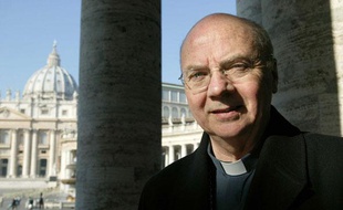 Jacques Gaillot, l'ancien évêque d'Evreux, le 10 février 2005 au Vatican.