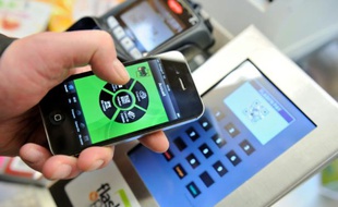 Les Fintech fabriquent des lecteurs de cartes bancaires qui peuvent être transformés en terminaux de paiement une fois branchés sur un smartphone ou une tablette