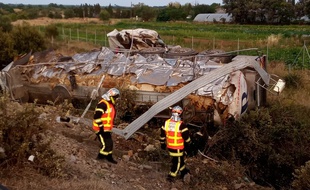 Le camion est soudainement sorti de la route et s'est couché en contrebas, sur l'autoroute A9