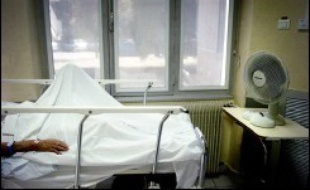 La canicule qui a frappé une grande partie des régions françaises en juillet a causé "problablement" la mort de 112 personnes, selon un bilan publié jeudi par l'Institut national de veille sanitaire (InVS).