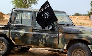 Un drapeau de l'état islamique en Afrique de l'Ouest
