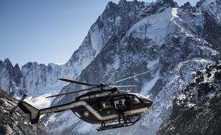 Photo d'illustration d'un hélicoptère du Peloton de gendarmerie de haute montagne (PGHM) au Mont-Blanc.