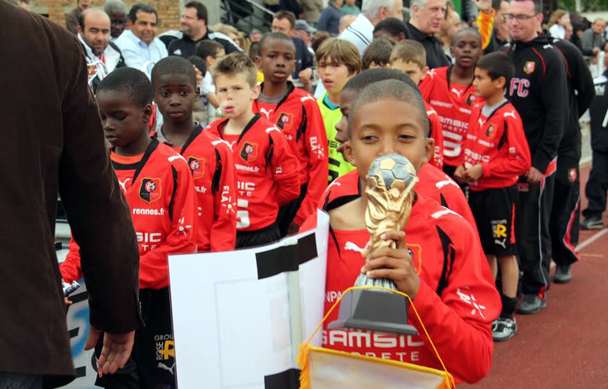 Kylian Mbappé va finalement rencontrer l'enfant autiste à qui il avait  promis un maillot