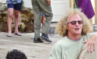 Danyel Waro (à gauche) et Davy Sicard (à droite), deux artistes réunionnais influencés par la musique continentale.