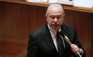 Le ministre délégué au Budget Bernard Cazeneuve a admis dimanche que les recettes fiscales de l'Etat en 2013 seraient moindres que prévu, de l'ordre de 5,5 milliards d'euros, en raison de la mauvaise conjoncture, selon lui.