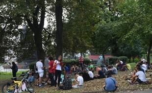 Des joueurs de Pokémon GO dans un parc à Moscou en Russie le 23 août 2016.