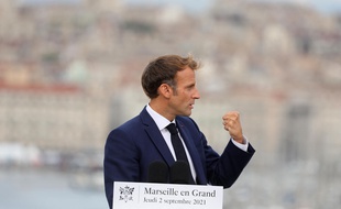 Emmanuel Macron lors de la présentation du plan 'Marseille en Grand' au Jardin du Pharo à Marseille.