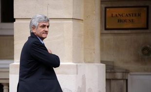 Le président du Nouveau Centre et ex-ministre de la Défense, Hervé Morin, a exprimé lundi "une détermination renforcée", après le remaniement dont les centristes de la majorité sortent grands perdants, s'étant fixé comme "cap" de rassembler cette famille pour 2012.