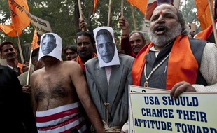 L'Inde a promis mercredi de ramener "à tout prix" sa diplomate arrêtée jeudi à New York pour une affaire de fausse déclaration d'employée de maison, le gouvernement ayant fait part de son indignation après qu'elle eut raconté les conditions de sa détention.