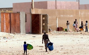 Un groupe dissident d'Al-Qaïda au Maghreb islamique (Aqmi) a revendiqué samedi, dans un double message audio et écrit transmis à l'AFP à Bamako, l'enlèvement fin octobre dans l'ouest de l'Algérie de trois coopérants européens de nationalité espagnole et italienne.