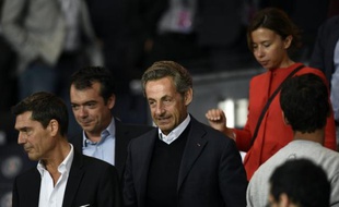 L'ancien président Nicolas Sarkozy pendant un match entre le PSG et le Gazélec Ajaccio le 16 août 2015 au Parc des Princes à Paris