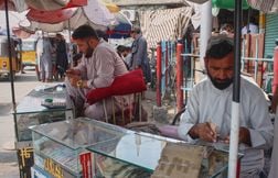 Joie en Afghanistan après la restauration des télécommunications
