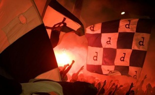 Les gardes à vue d'une centaine de supporteurs croates interpellés mardi à Paris avant le match Dinamo Zagreb-PSG ont été levées mercredi, a-t-on appris mercredi de source judiciaire.