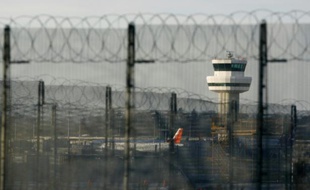 La tour de contrôle de l'aéroport de Gatwick dans le Sussex, au Royaume-Uni, le 19 novembre 2008