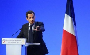 "Tout sera mis en oeuvre pour retrouver" les personnes ayant tiré sur des policiers lors des violences dans le Val-d'Oise, a assuré jeudi le président Nicolas Sarkozy, en souhaitant "des sanctions à la hauteur de la gravité de ce qu'ils ont fait".