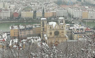 Lyon, le 23 Janvier 2019
Deux à cinq centimètres de neige sont tombés sur la ville de Lyon pendant la nuit mais aussi au petit matin.