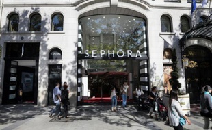 Le magasin Sephora (groupe LVMH) des Champs-Elysées à Paris , le 24 septembre 2013