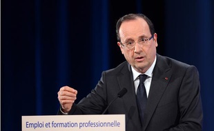 François Hollande lors de son déplacement à Blois le 4 mars 2013 sur l'emploi et la formation professionnelle.