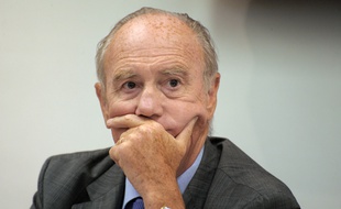 Mis en cause pour sa pétition anti-vaccin lancée en 2015, le Pr Henri Joeux a été radié de l'Ordre des médecins.