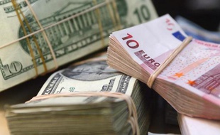 L'euro reculait nettement face au dollar jeudi, plombé par l'annonce surprise d'une baisse du taux directeur de la Banque centrale européenne (BCE) et par une croissance plus forte que prévu aux États-Unis au troisième trimestre.