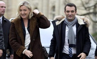 La présidente du FN Marine Le Pen et son vice-président Florian Philippot sur les Champs Elysées à Paris le 22 décembre 2014