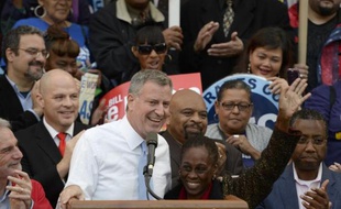 Les New-Yorkais s'apprêtent mardi à tourner la page Michael Bloomberg, en élisant comme maire, sauf énorme surprise, un démocrate de 52 ans résolument ancré à gauche, Bill de Blasio.