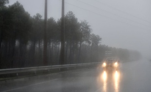 Vents violents et fortes pluies vont notamment toucher les départements alpins.