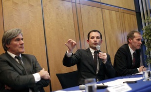 Benoît Hamon entouré de Stéphane Le Foll et Guillaume Garot à Bercy le 11 février 2013.