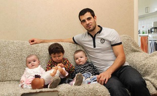 Damien Fleury, et ses enfants à Vasteras en Suède avec ses enfants, le 19 septembre 2010.