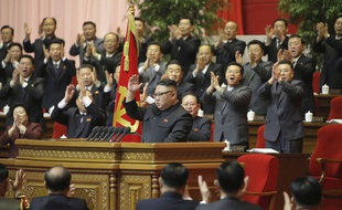 Kim Jong-un à la fin de son discours de clôture du congrès du Parti des travailleurs, à Pyongyang le 12 janvier 2021.