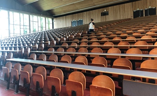 L'amphi E de la faculté de droit de Nantes et ses 776 sièges.