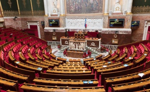 L’hémicycle de l'Assemblée nationale, vide, à Paris. (archives)