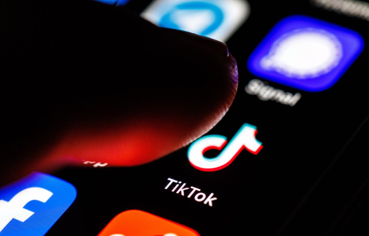 La commission parlementaire sur TikTok demande l'interdiction aux moins de 15 ans