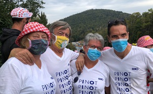 Annie, André, Cécile et Pascal (de guache à droite), tous venus supporter Thibaut Pinot à La Planche des Belles Filles.