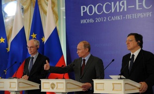 Le président de l'Union européenne Herman van Rompuy a pressé lundi Vladimir Poutine de surmonter les divergences pour éviter une guerre civile en Syrie, avec pour objectif une "transition" politique que Moscou a jusqu'à présent refusée.